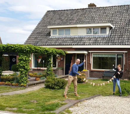 Stevie & Anita in front of their new dreamhouse in Maarssen